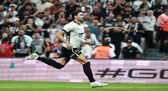 Dusan Vlahovic Çizme Basının Manşetlerini Süslüyor!
